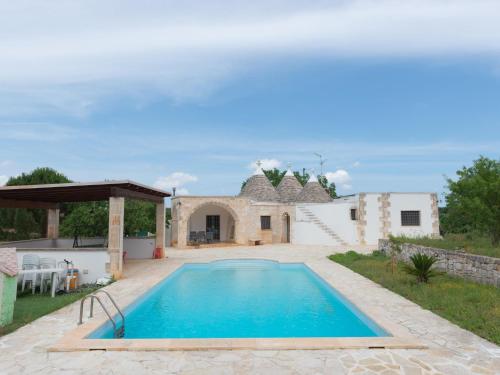 Trullo Terra di mezzo with pool, Martina Franca