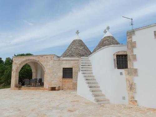 Trullo Terra di mezzo with pool, Martina Franca