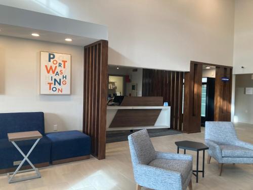 Holiday Inn Express & Suites Port Washington, an IHG Hotel