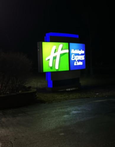 Holiday Inn Express & Suites Port Washington, an IHG Hotel