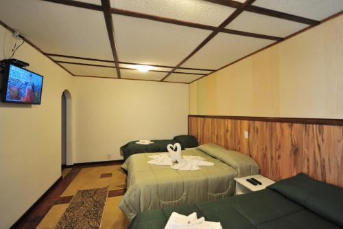 1 double bed, 3 twin beds