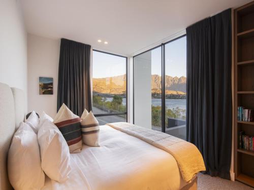Lakeside on Park Street - Villa by MajorDomo - main image