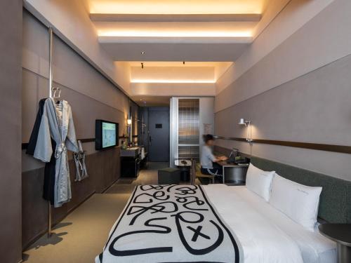 room detail thumbnail 1