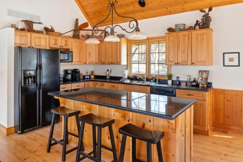 The Lodge, North Woods style, boutique Galena Getaway! in Galena, USA