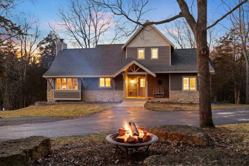 The Lodge, North Woods style, boutique Galena Getaway! in Galena, USA