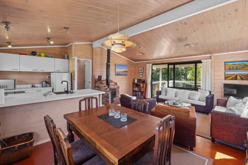 Miro Beach House in Waiheke Island