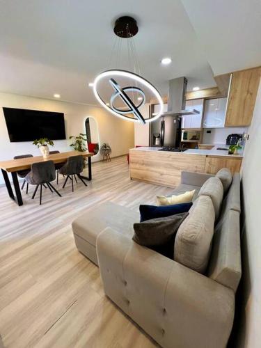 Luxurious & Rustic Medellín Apt - up to 10 people