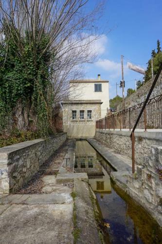 Le Moulin du plô du Roy (Le Moulin du plo du Roy) in Villeneuve-Minervois