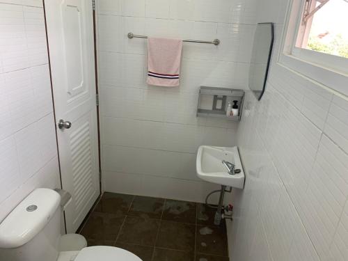 Quiet Homestay with a private bathroom