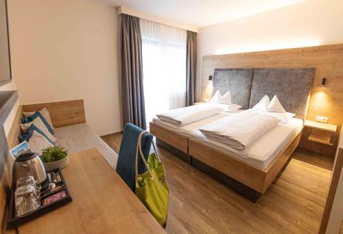 Superior Double or Twin Room with Air Conditioning