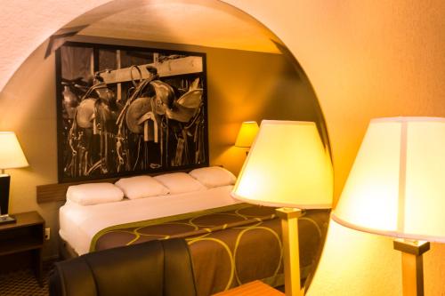 Super 8 by Wyndham Oklahoma Airport Fairgrounds West – Oklahoma City, OK