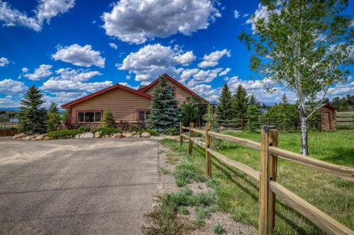 678 Dichoso St in Pagosa Springs, USA