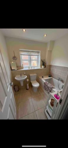 Provis Wharf in อายเลสบูรี่