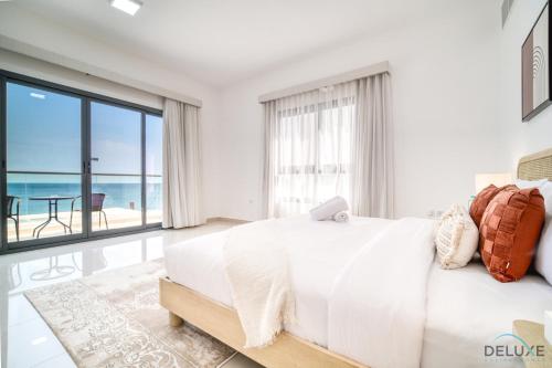 Unbeatable Price, Perfect for Groups with Sea Views by Deluxe Holiday Homes, Sohar
