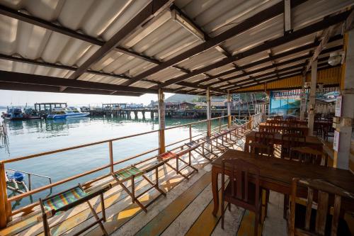 Kohchang Baanrimtalay Resort