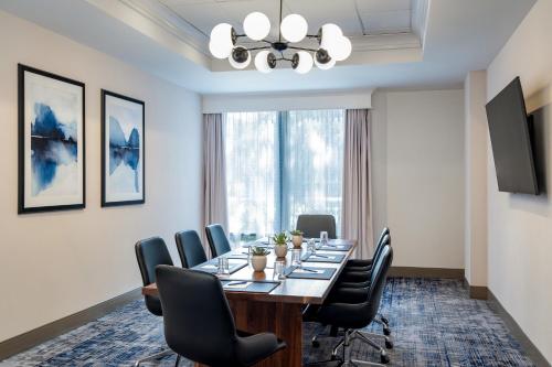 Delta Hotels by Marriott Jacksonville Deerwood in Jacksonville, USA