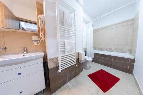 Avenue Parliament Hotel - image 8