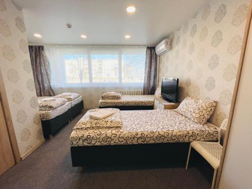 Family Room image 10