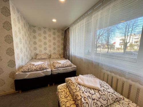 Family Room image 5