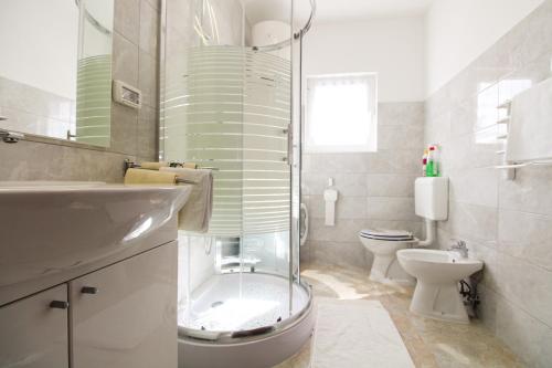 Two-Bedroom Apartment image 5