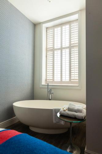 Deluxe Double Room with Sea View image 7