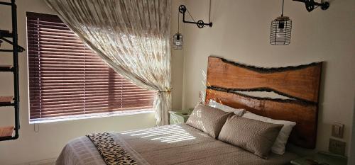 1 queen bed, 2 twin beds