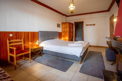 1 double bed, 1 twin bed, 1 sofa bed