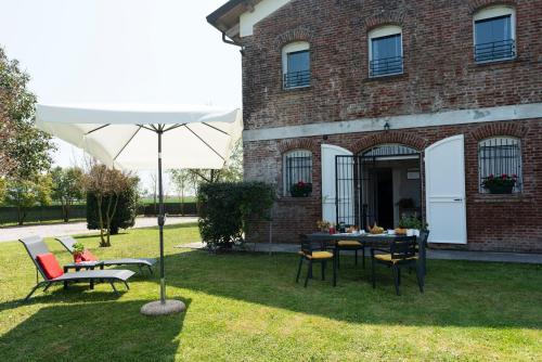 2 bedrooms, 5 beds