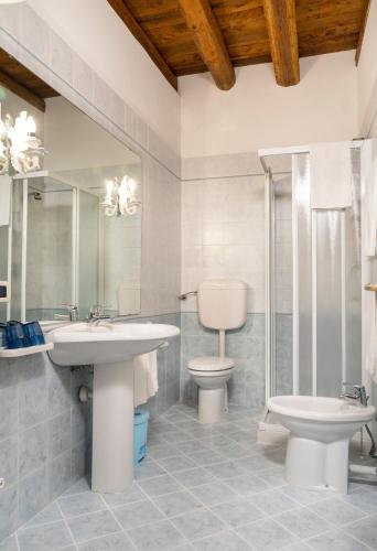 2 bedrooms, 4 beds