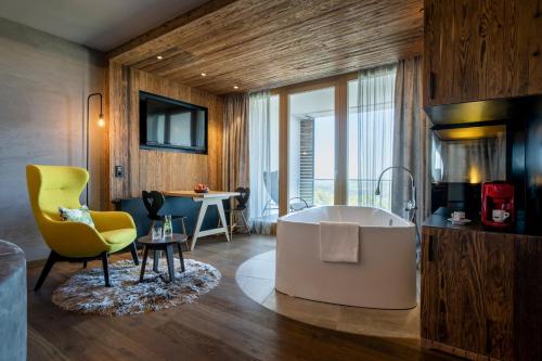 Hüttenhof - Wellnesshotel & Luxus-Bergchalets - Adults only