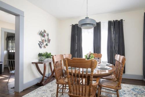 East Lake Stunner-Located at the foot of the Ruffner Mountains in Birmingham, USA