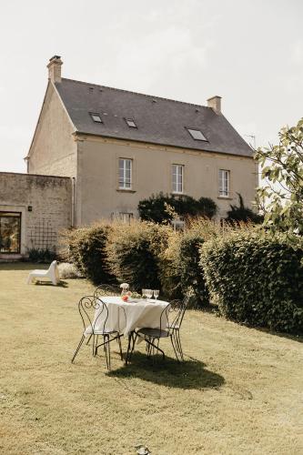 LE CLOS POULAIN Petits gîtes de charme et chambres d'hôtes Familiales au calme proche Bayeux et des plages