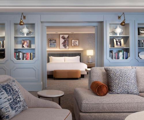 Hilton Anatole, Dallas in Stemmons Corridor