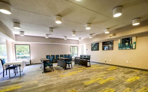 Hampton Inn Flemington - image 8