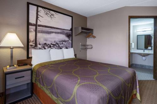 Super 8 by Wyndham Owatonna - image 8