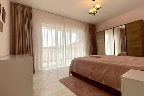 Chic & Cozy Family Apartment next to Aquapark Nymphaea, Oradea (foto 5)