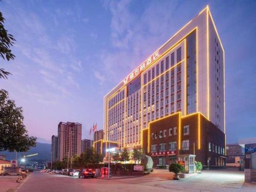. Vienna Hotel Lincang New Asia Pacific Times Square