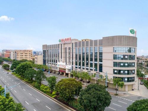 Vienna Hotel Guangdong Zhongshan Xiaolan High-Speed Railway Station