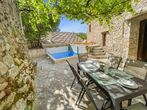 Зручності, Villa Historic Pocitelj with pool and incredible views on the river and landmarks in Чапліна