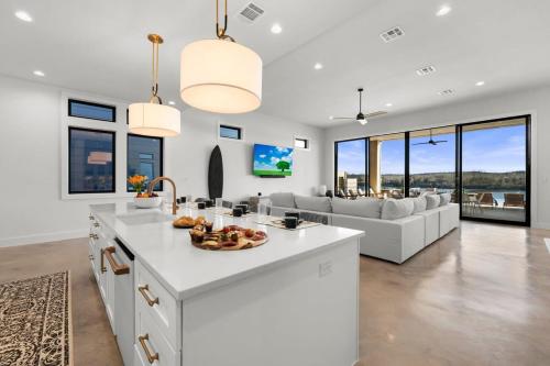 The Enclave New Listing Concierge Services in คิงส์แลนด์ (TX)