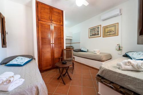 Case degli Elimi 4