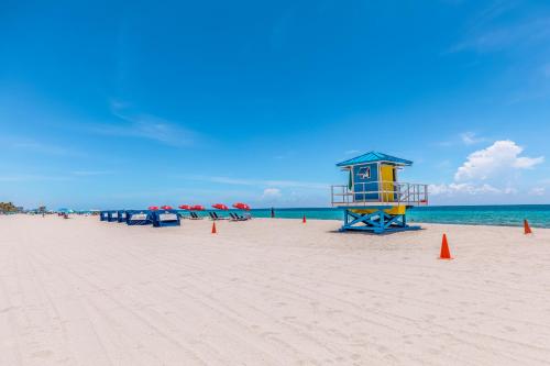 Sunrise Delight True Beach House Hollywood Beach in Hollywood, USA