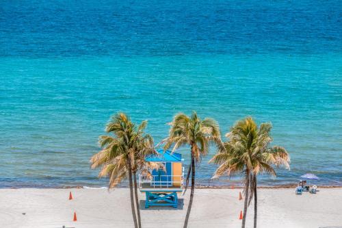 Sunrise Delight True Beach House Hollywood Beach in Hollywood, USA