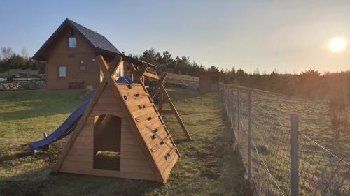 Spēļu laukums, Domek Madzia in Złota Góra