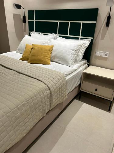 room detail thumbnail 1