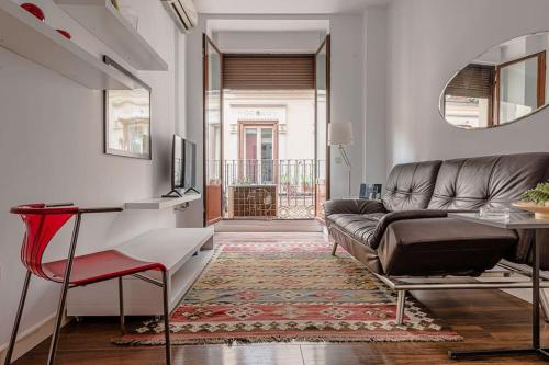 Flat next to the Paseo del Prado with balcony - A5