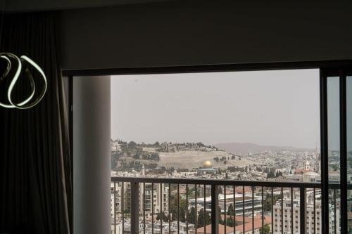 Dreamy 2BDR Unparalleled Views Of The Old City - image 3