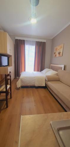 Hotel Vila Alvin & Apartments - Tap to explore photos
