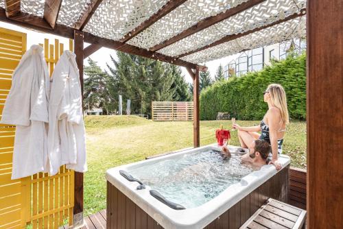 Pezsgőfürdő, Hôtel Mercure Annecy Sud in Seynod