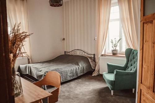 1 double bed, 1 twin bed